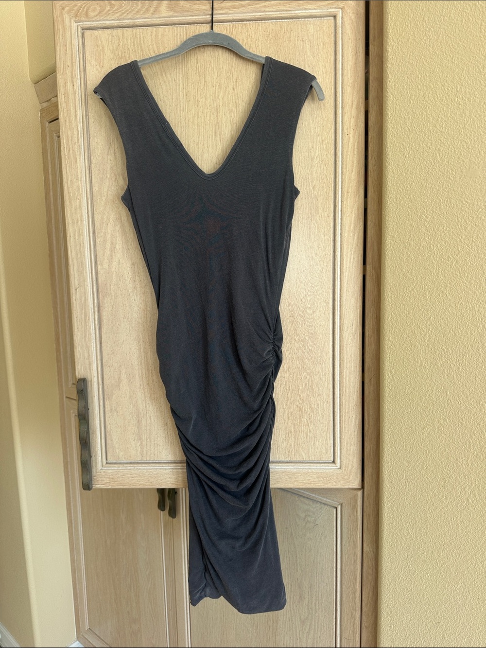Sleeveless V-Neck Ruched Midi Dress - Black - Picture 4 of 6